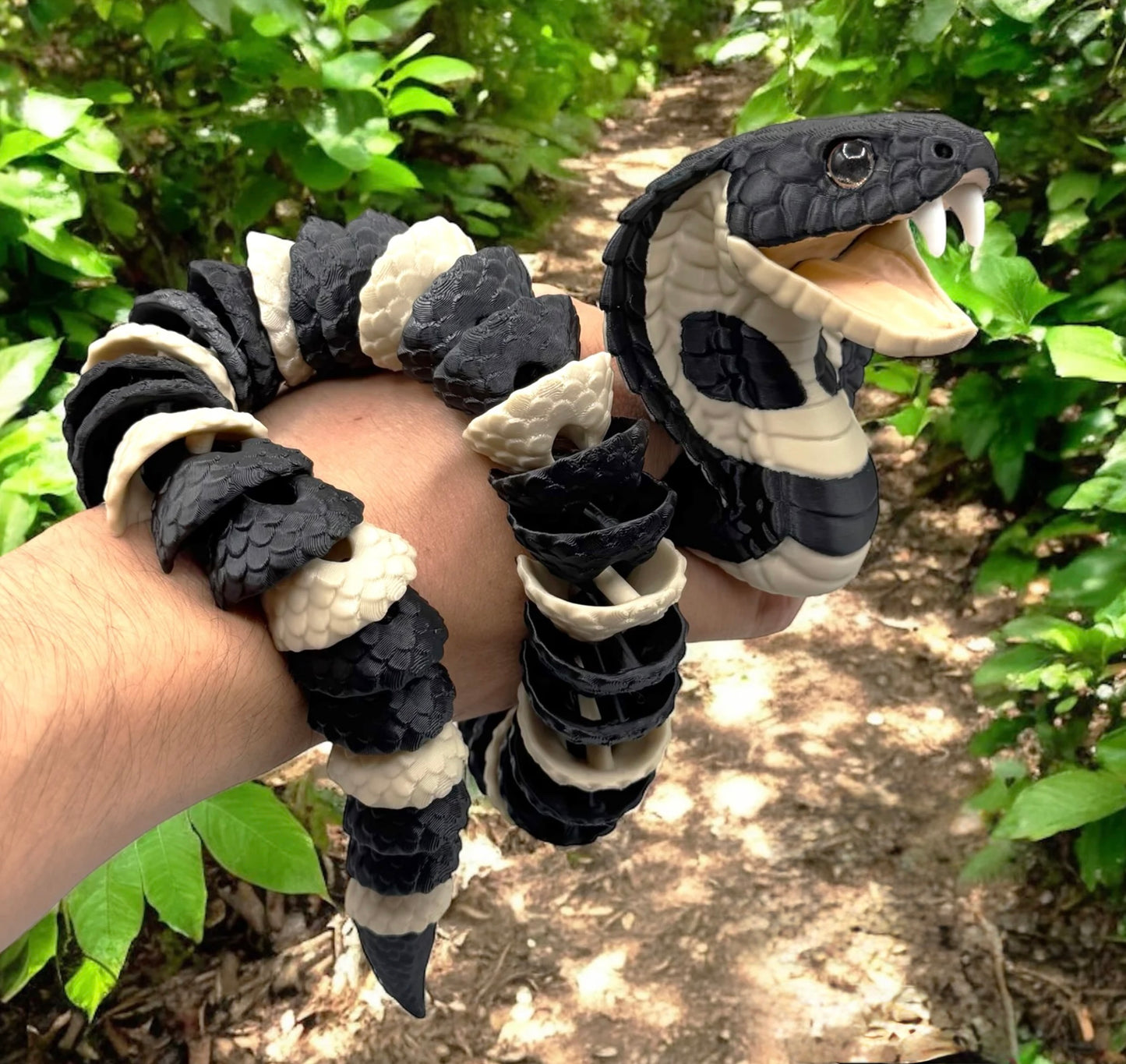 Königskobra (King Cobra) – Die majestätische Schlange für deine Sammlung!