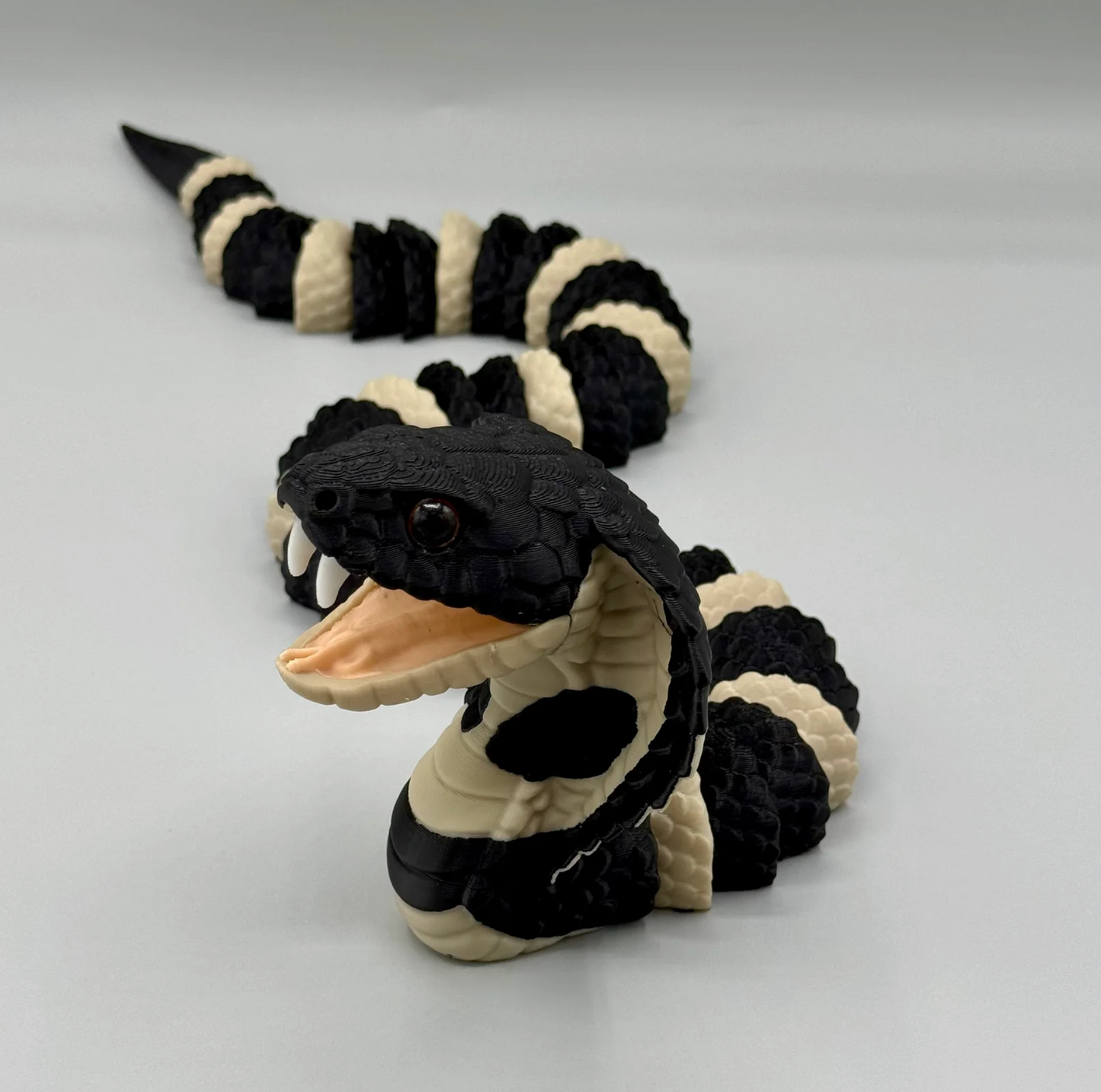 Königskobra (King Cobra) – Die majestätische Schlange für deine Sammlung!