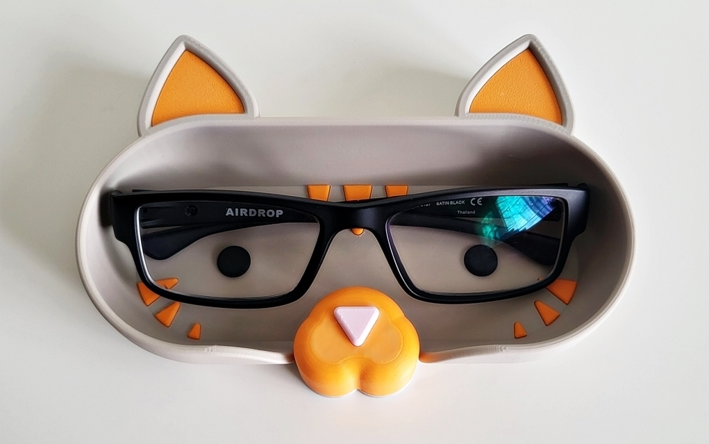 Brillenhalter im Katzen Design – Stubentiger mit Stil